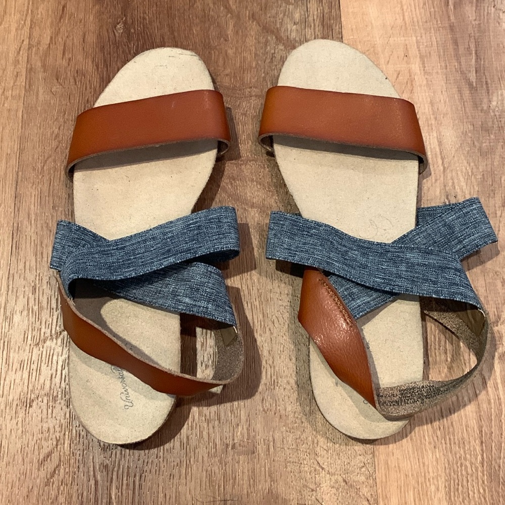 Universal Thread Blue and Brown Sandals